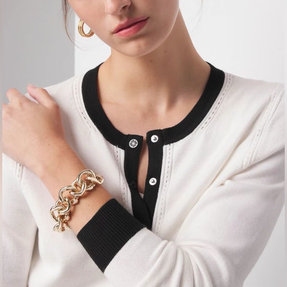 WHBM CHUNKY GOLD TOGGLE BRACELET